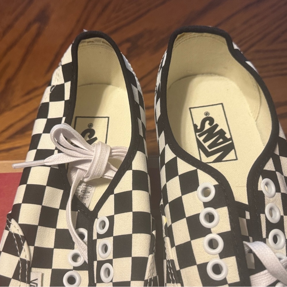VANS Black and White Checker Sneakers Size 9 Brand New with Box
